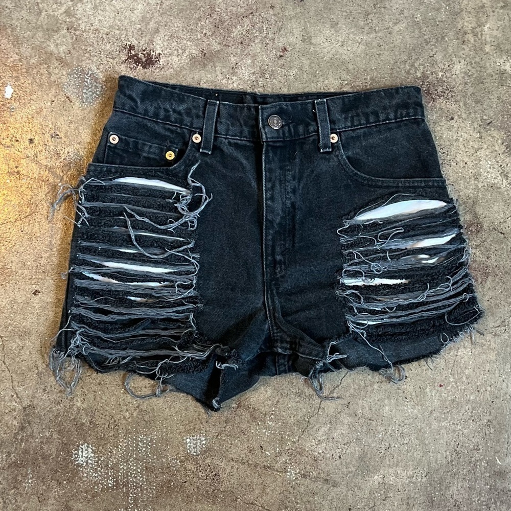 Levi’s 550 high rise shorts
